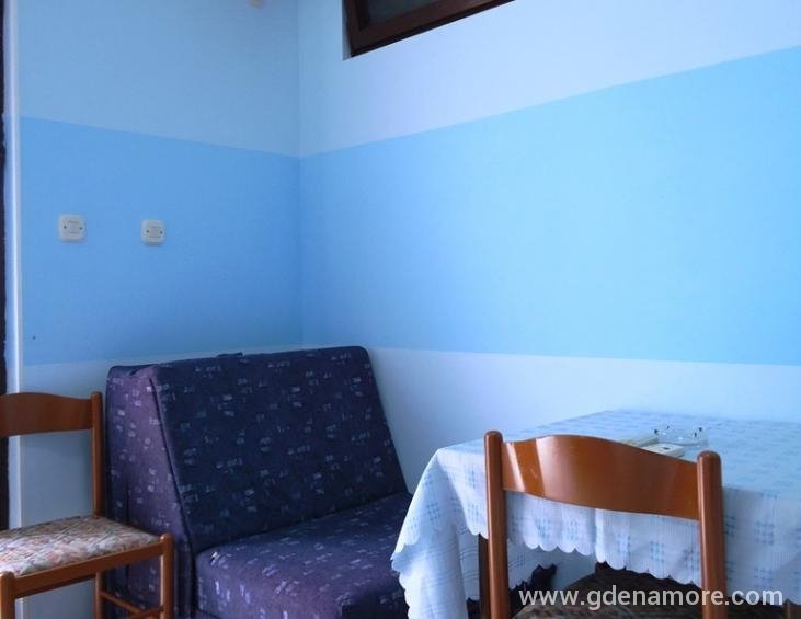 Studio u prizemlju kuce